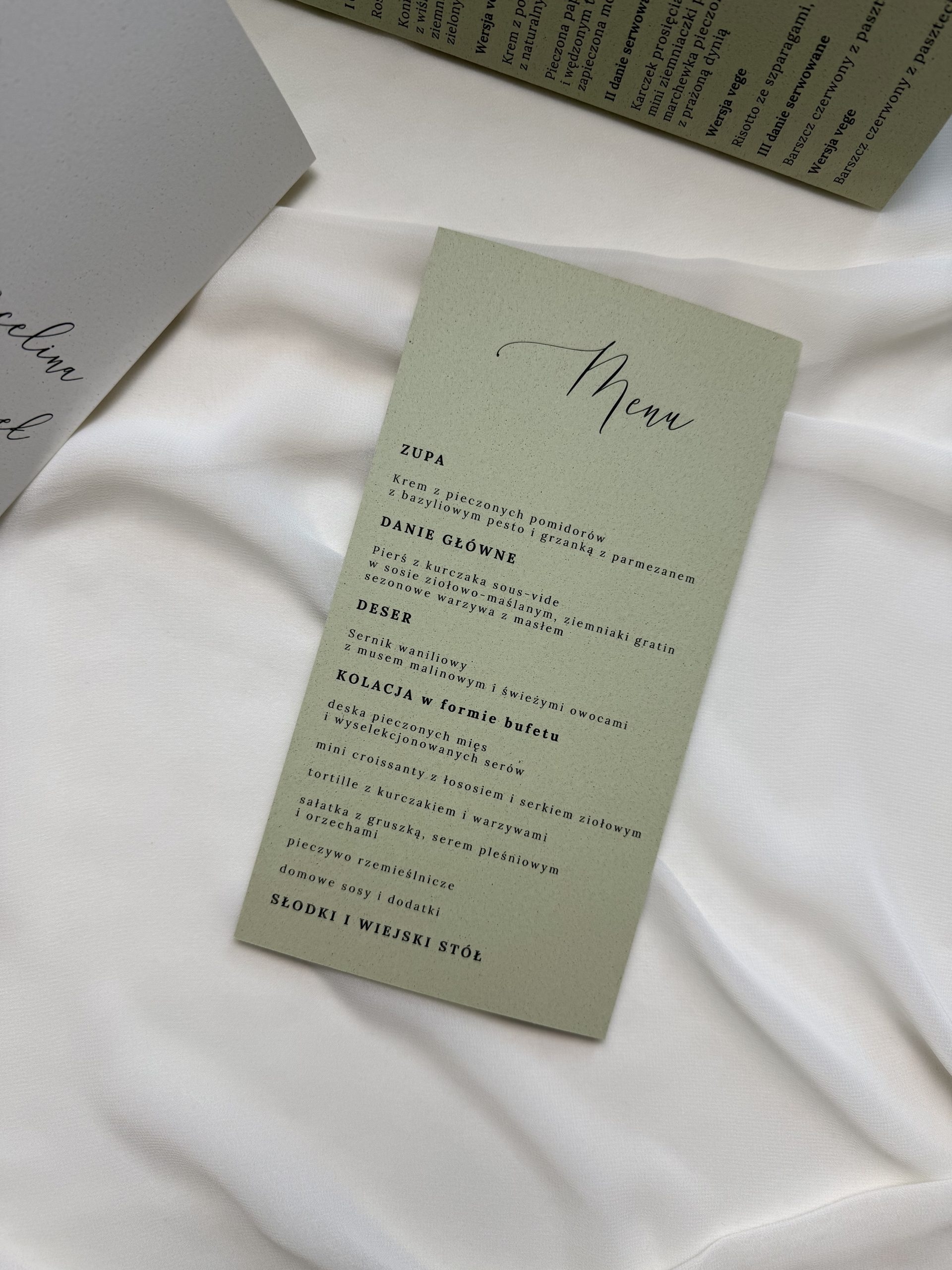 Menu weselne zielone Arco w kształcie łuku w oliwkowej zieleni
