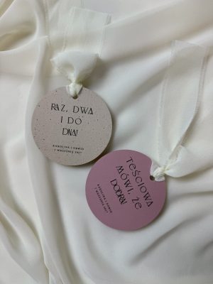 Zawieszki na butelki z napisem Ovale okrągłe w pudrowym różu