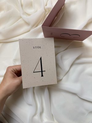 Numery stołów składane Ovale stojące samodzielnie na stole